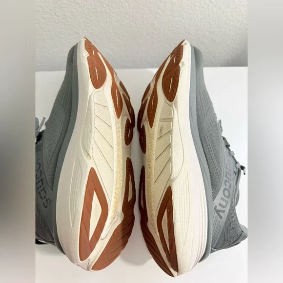 Saucony Hurricane 24 Women's Gray Athletic Running Shoes with Gum Sole - Picture 8 of 11